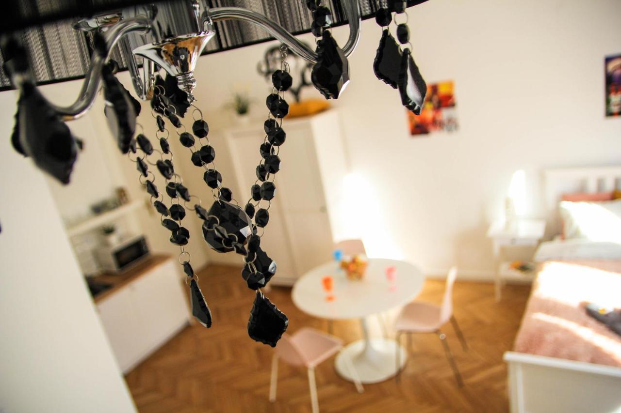 Corner 2 Cracow I Old Town I Big Studio & Balcony Krasków Εξωτερικό φωτογραφία