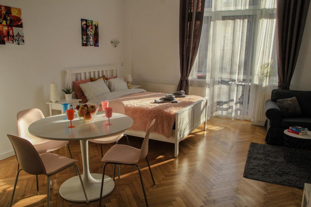 Corner 2 Cracow I Old Town I Big Studio & Balcony Krasków Εξωτερικό φωτογραφία