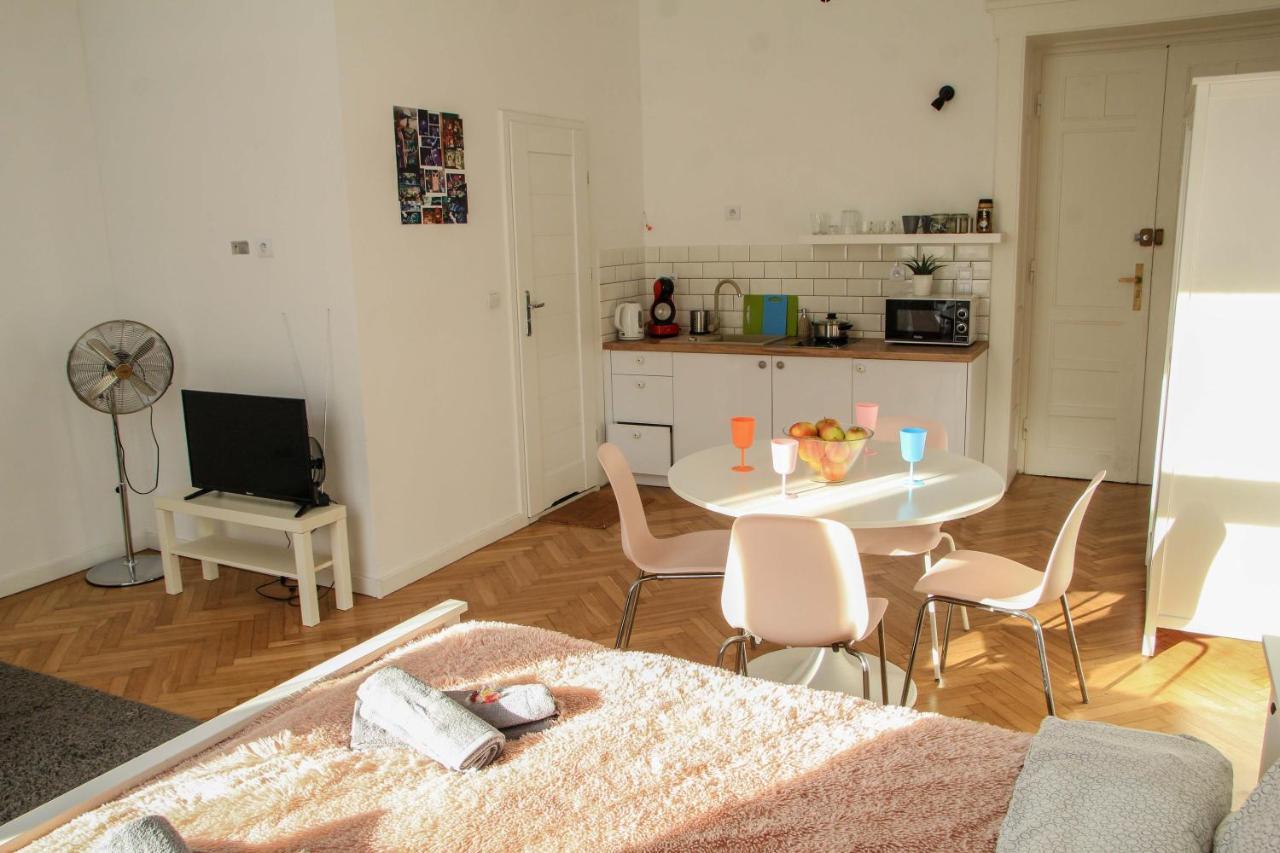 Corner 2 Cracow I Old Town I Big Studio & Balcony Krasków Εξωτερικό φωτογραφία