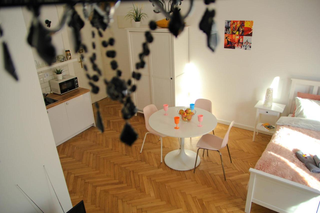 Corner 2 Cracow I Old Town I Big Studio & Balcony Krasków Εξωτερικό φωτογραφία