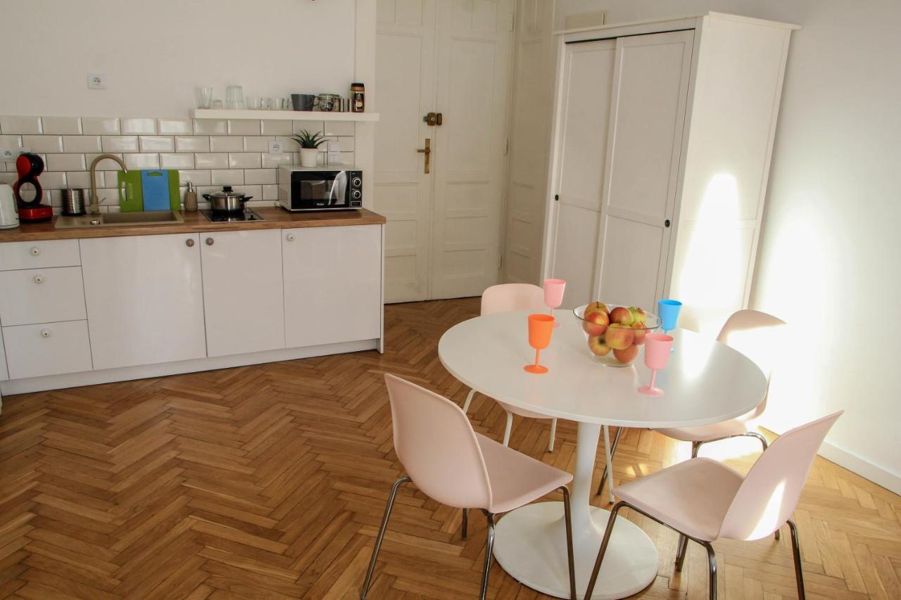 Corner 2 Cracow I Old Town I Big Studio & Balcony Krasków Εξωτερικό φωτογραφία
