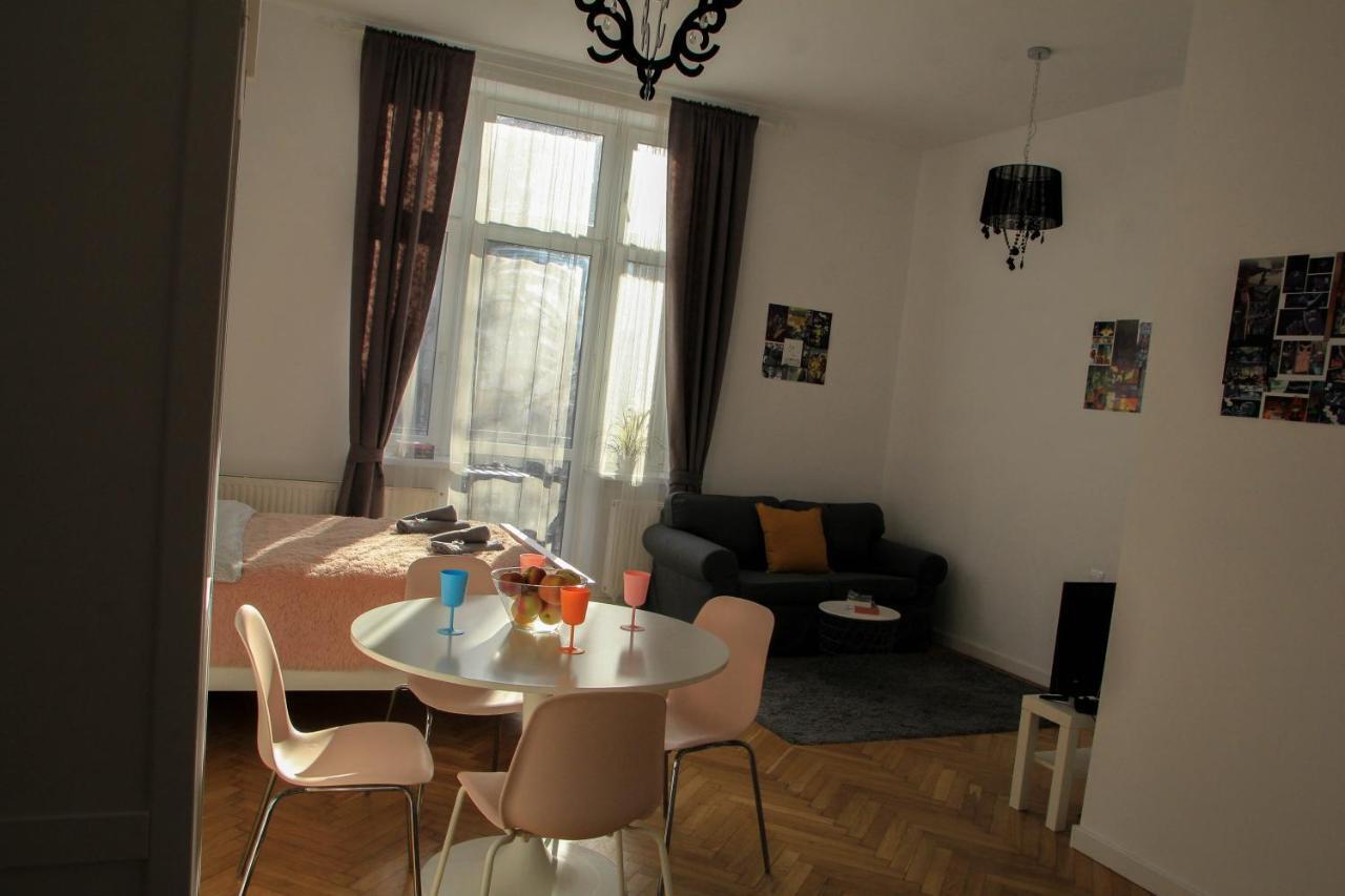 Corner 2 Cracow I Old Town I Big Studio & Balcony Krasków Εξωτερικό φωτογραφία