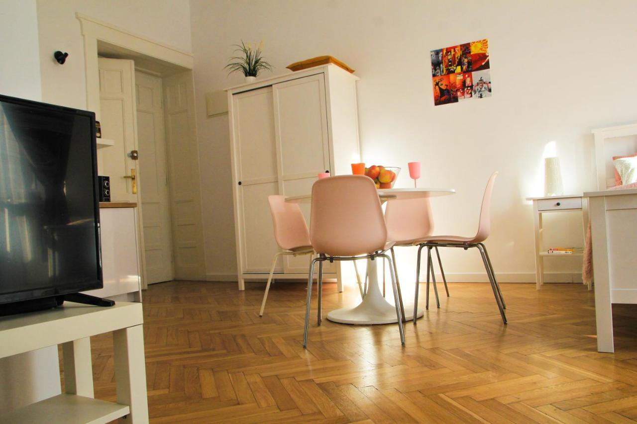 Corner 2 Cracow I Old Town I Big Studio & Balcony Krasków Εξωτερικό φωτογραφία